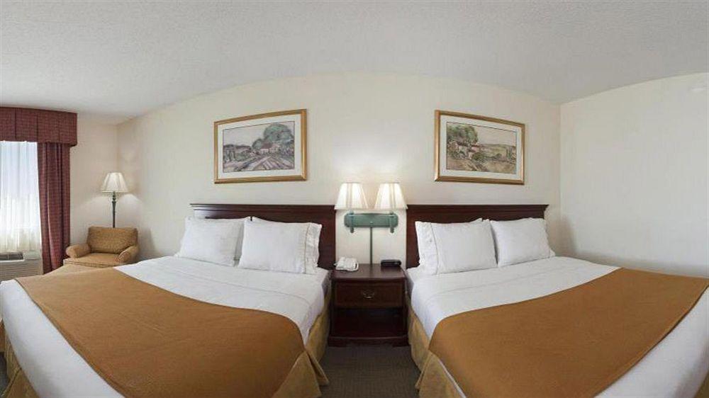 Baymont By Wyndham Fulton Hotel Bagian luar foto