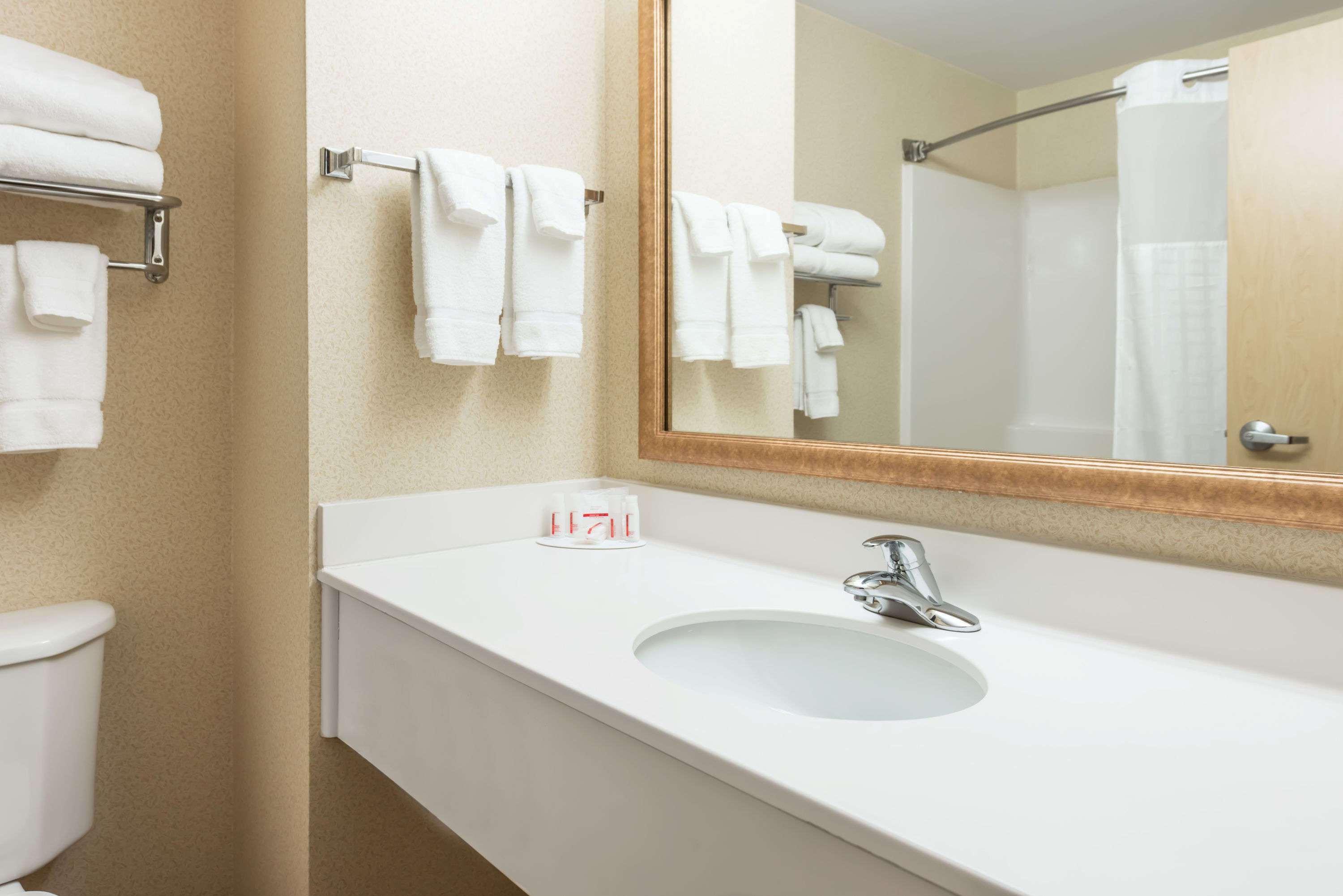 Baymont By Wyndham Fulton Hotel Bagian luar foto