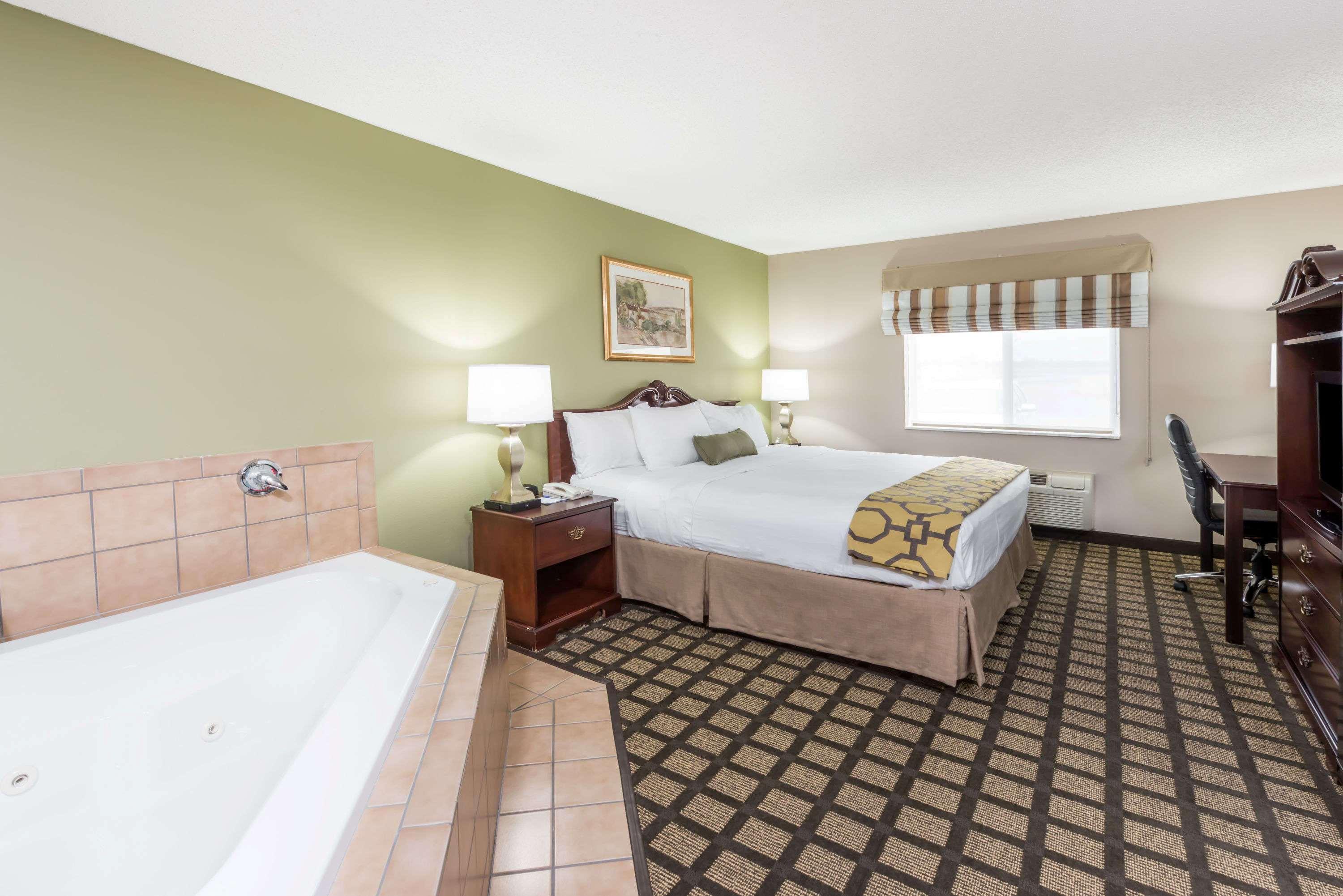 Baymont By Wyndham Fulton Hotel Bagian luar foto