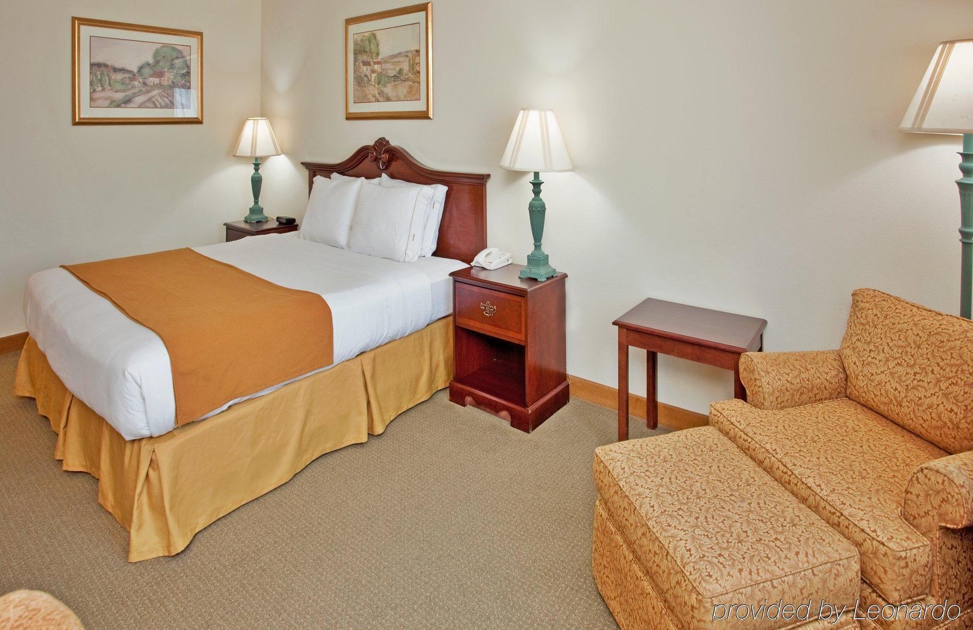 Baymont By Wyndham Fulton Hotel Bagian luar foto