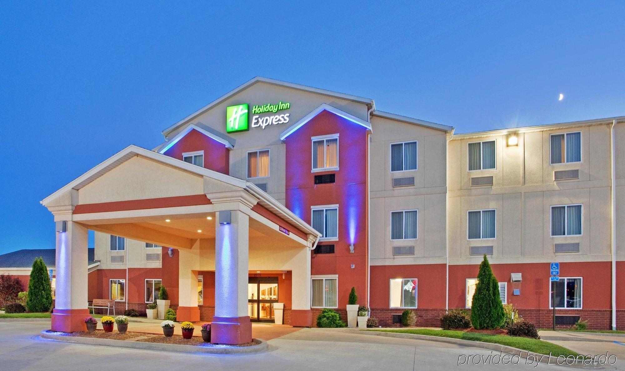 Baymont By Wyndham Fulton Hotel Bagian luar foto