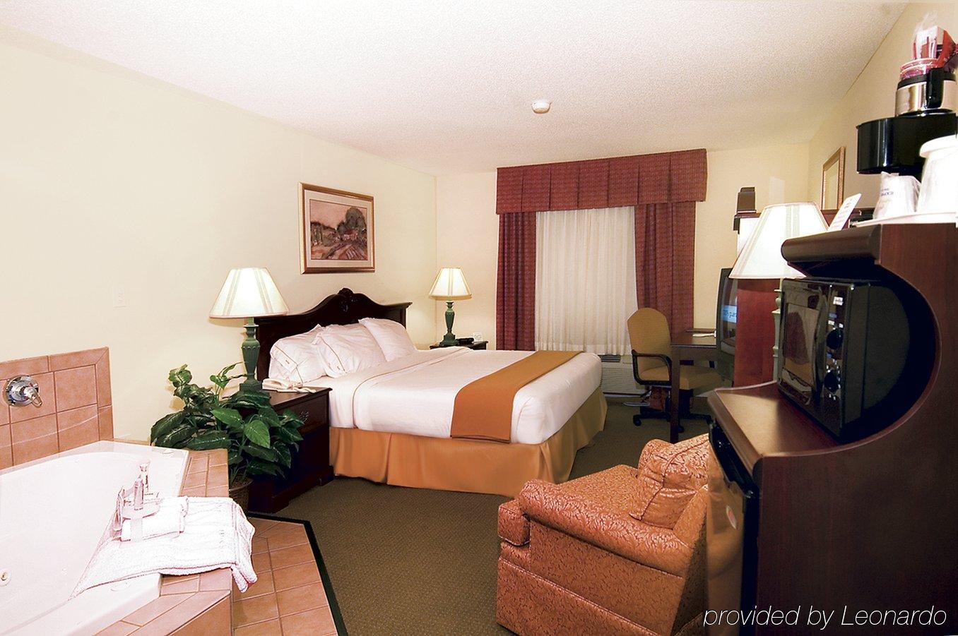 Baymont By Wyndham Fulton Hotel Bagian luar foto