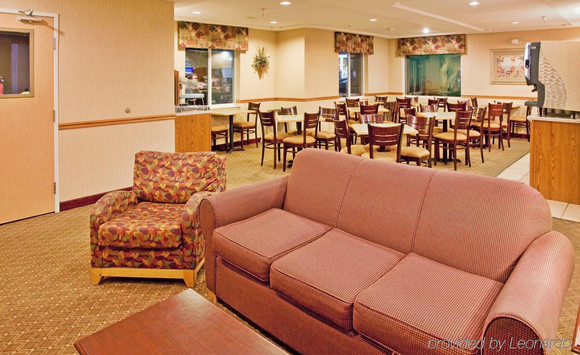 Baymont By Wyndham Fulton Hotel Bagian luar foto