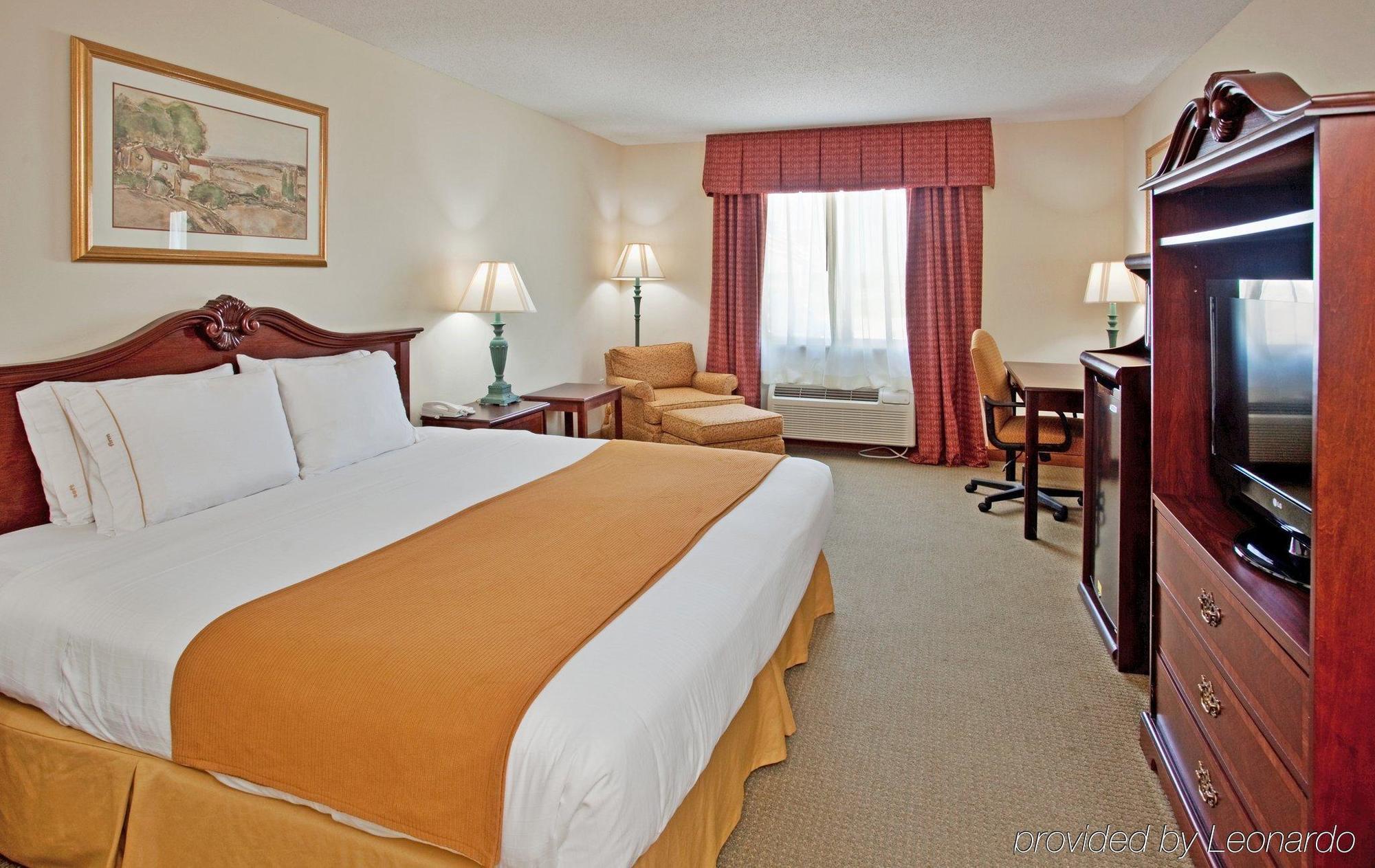 Baymont By Wyndham Fulton Hotel Bagian luar foto