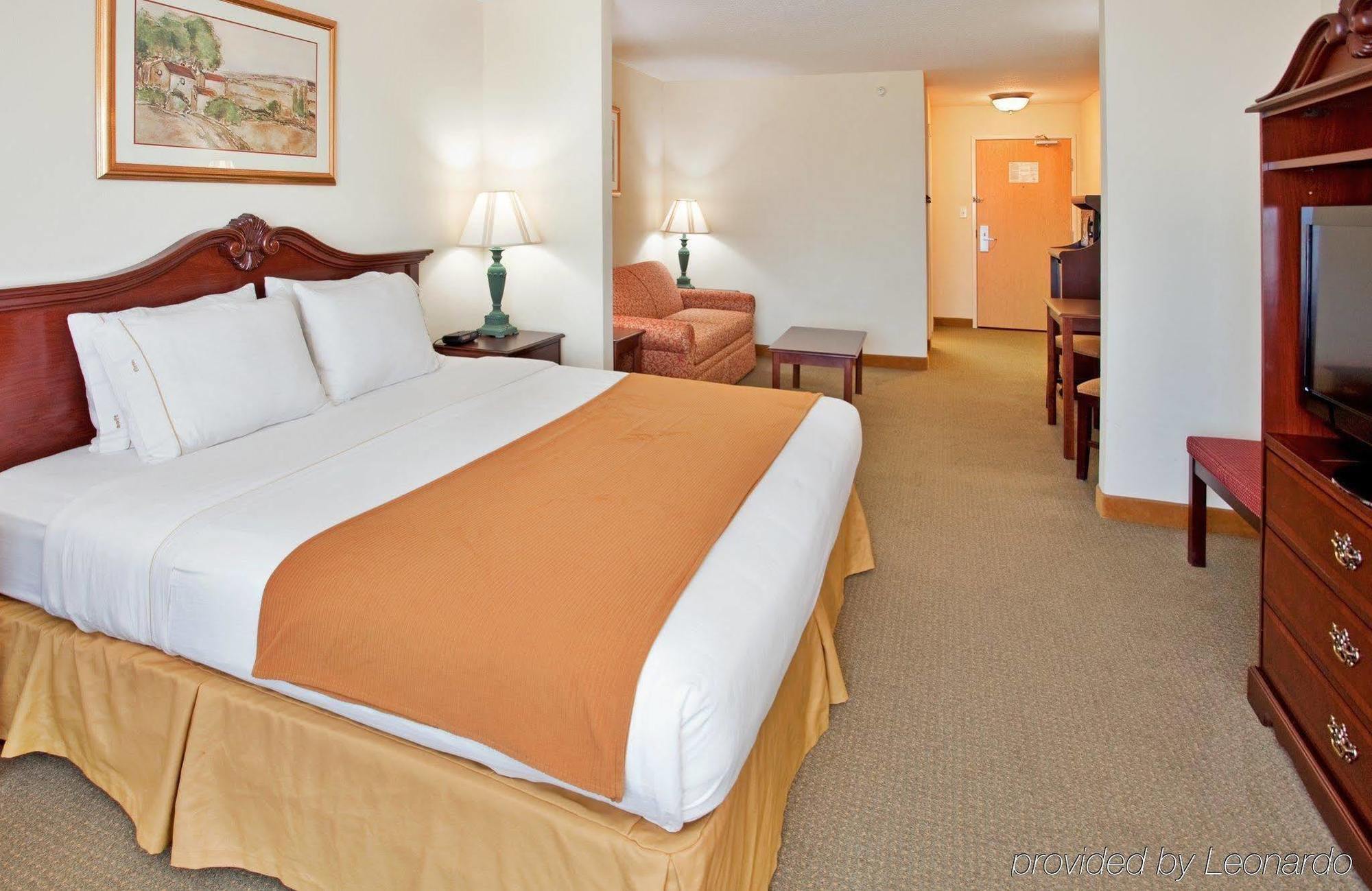 Baymont By Wyndham Fulton Hotel Bagian luar foto