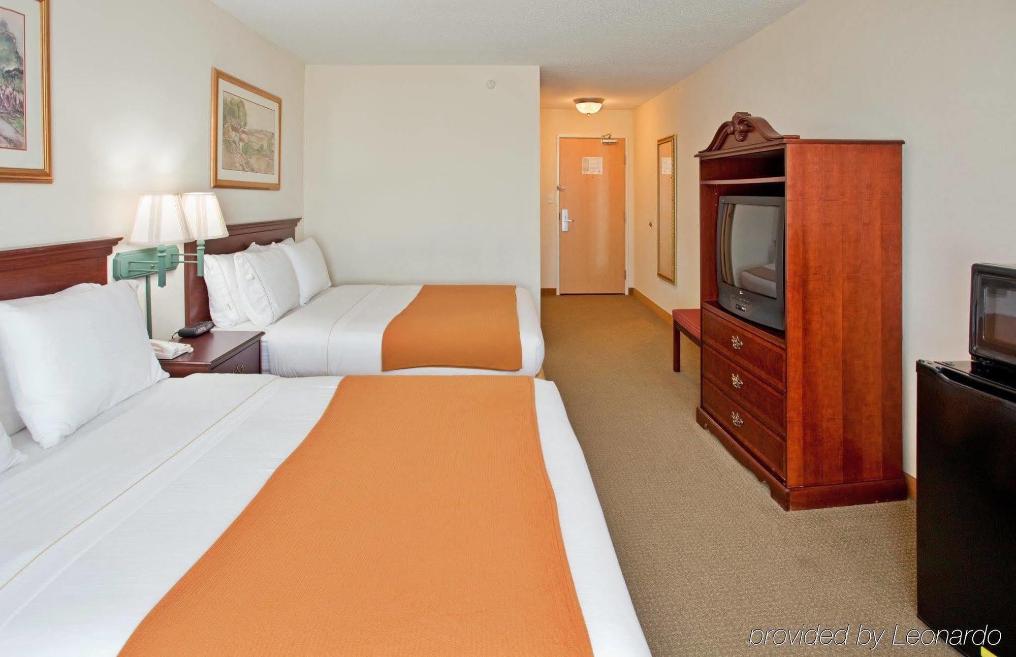 Baymont By Wyndham Fulton Hotel Bagian luar foto